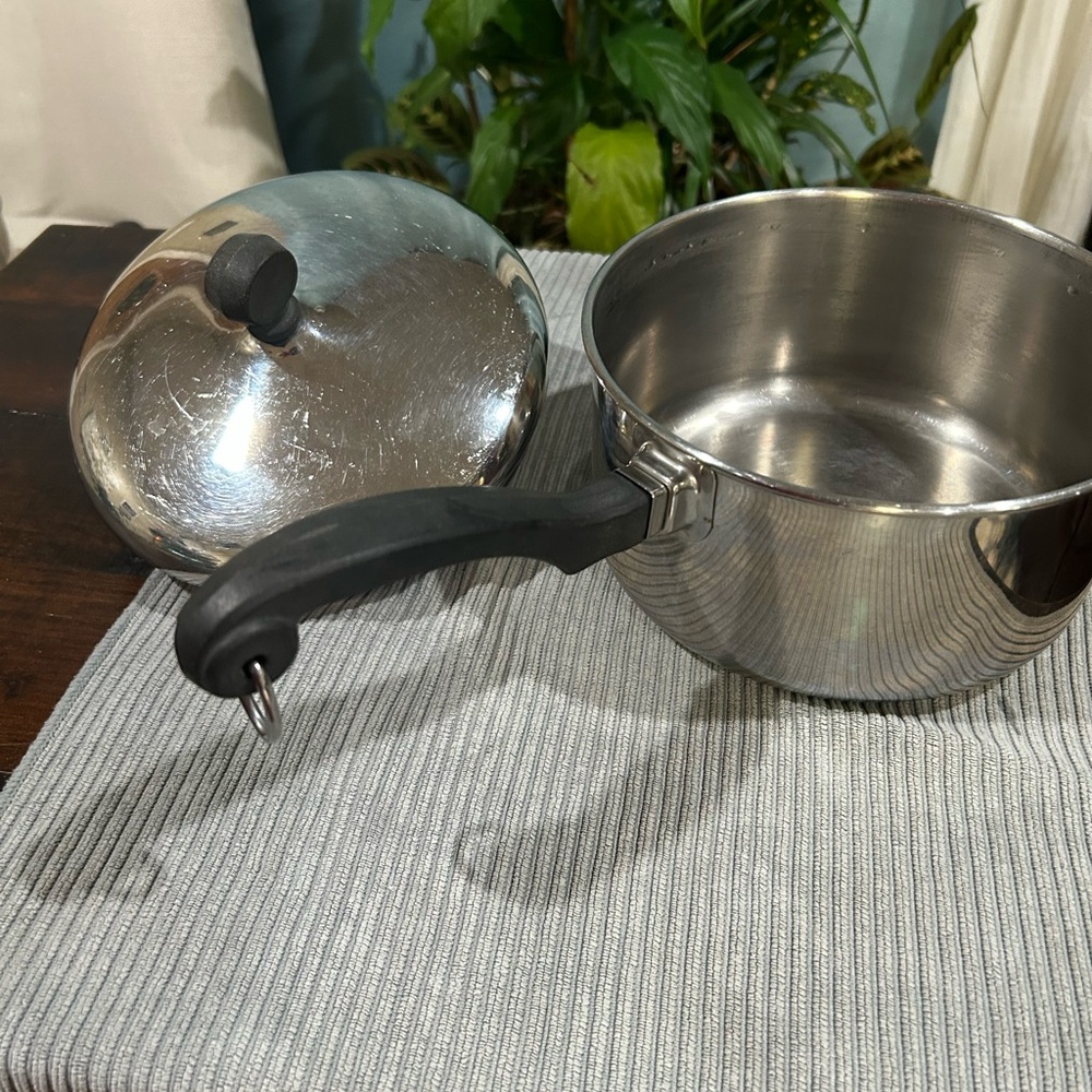 Farberware Silver Saucepan with Black Handle
Sizes:  1 quart & 2 quart - Picture 5 of 11